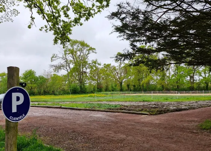 Domaine Des Cypres Alojamento de Acomodação e Pequeno-almoço Saint-Sauveur-Villages