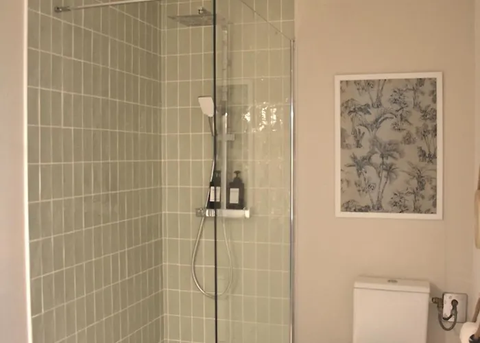 Alojamento de Acomodação e Pequeno-almoço Domaine Des Cypres 3*